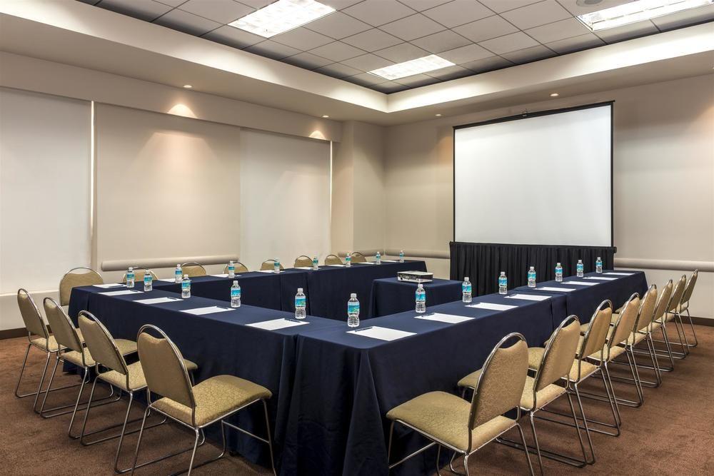 Four Points By Sheraton Galerias Monterrey Extérieur photo Meeting room at the Hilton San Diego Bayfront