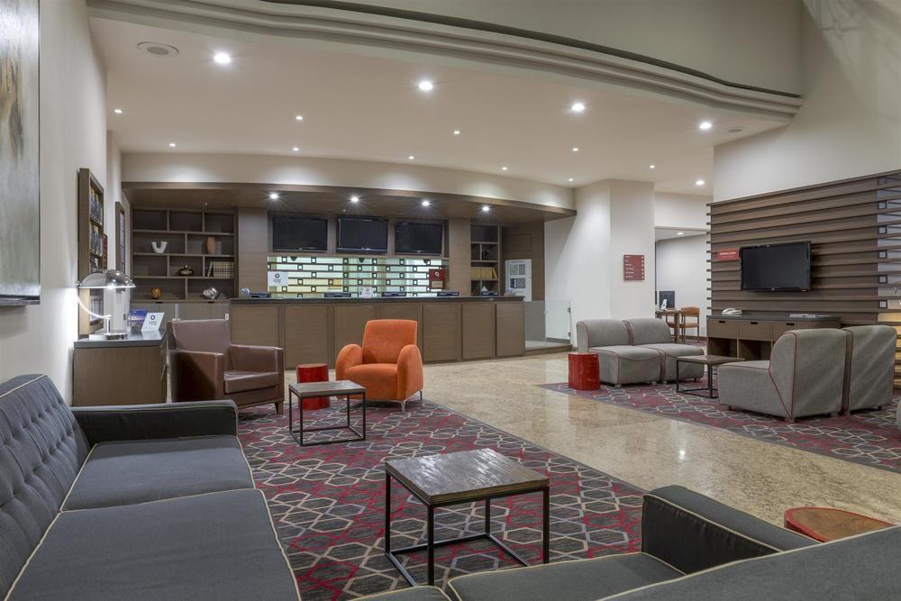 Four Points By Sheraton Galerias Monterrey Extérieur photo The lounge at the airport