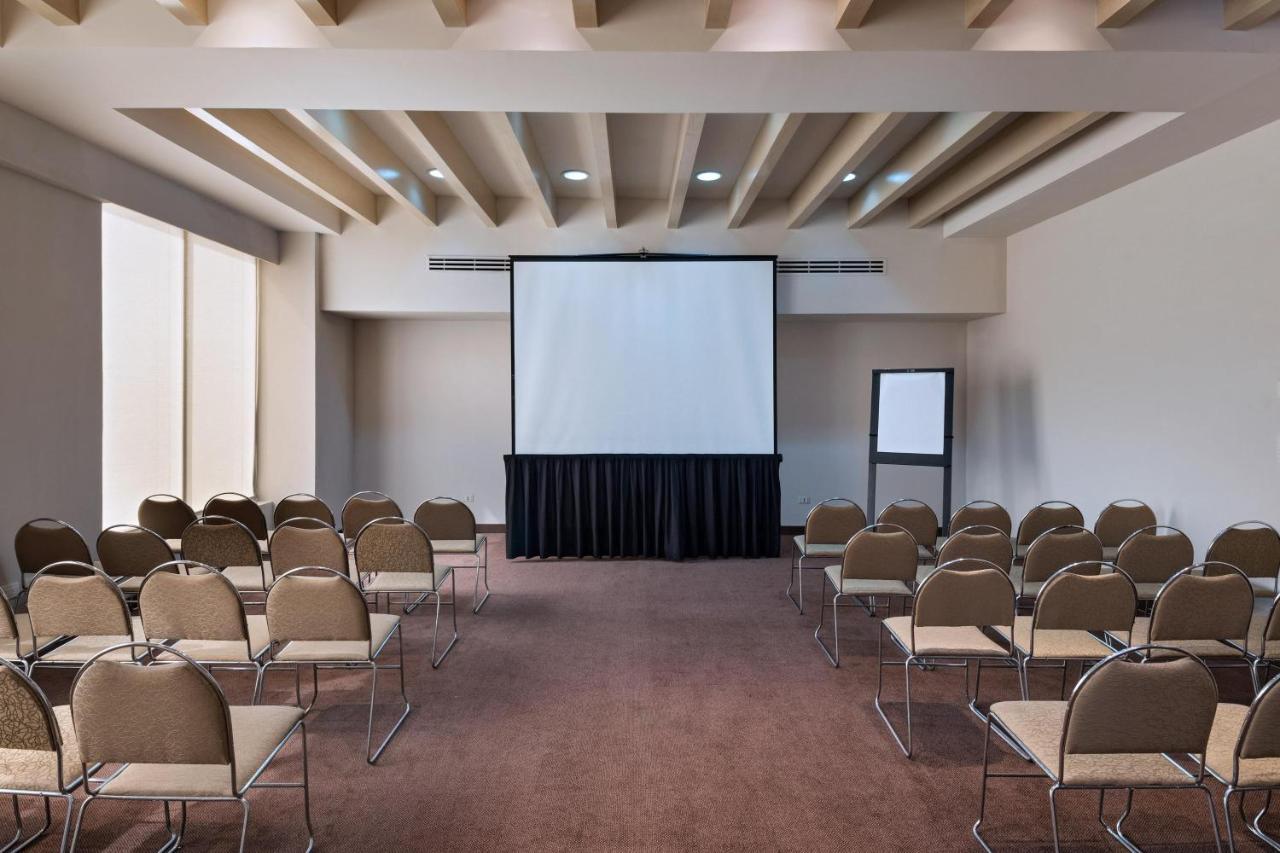 Four Points By Sheraton Galerias Monterrey Extérieur photo A typical conference room