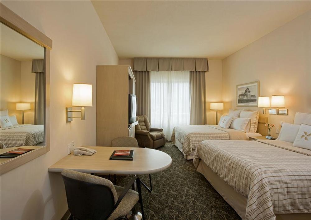 Four Points By Sheraton Galerias Monterrey Chambre photo A typical hotel room
