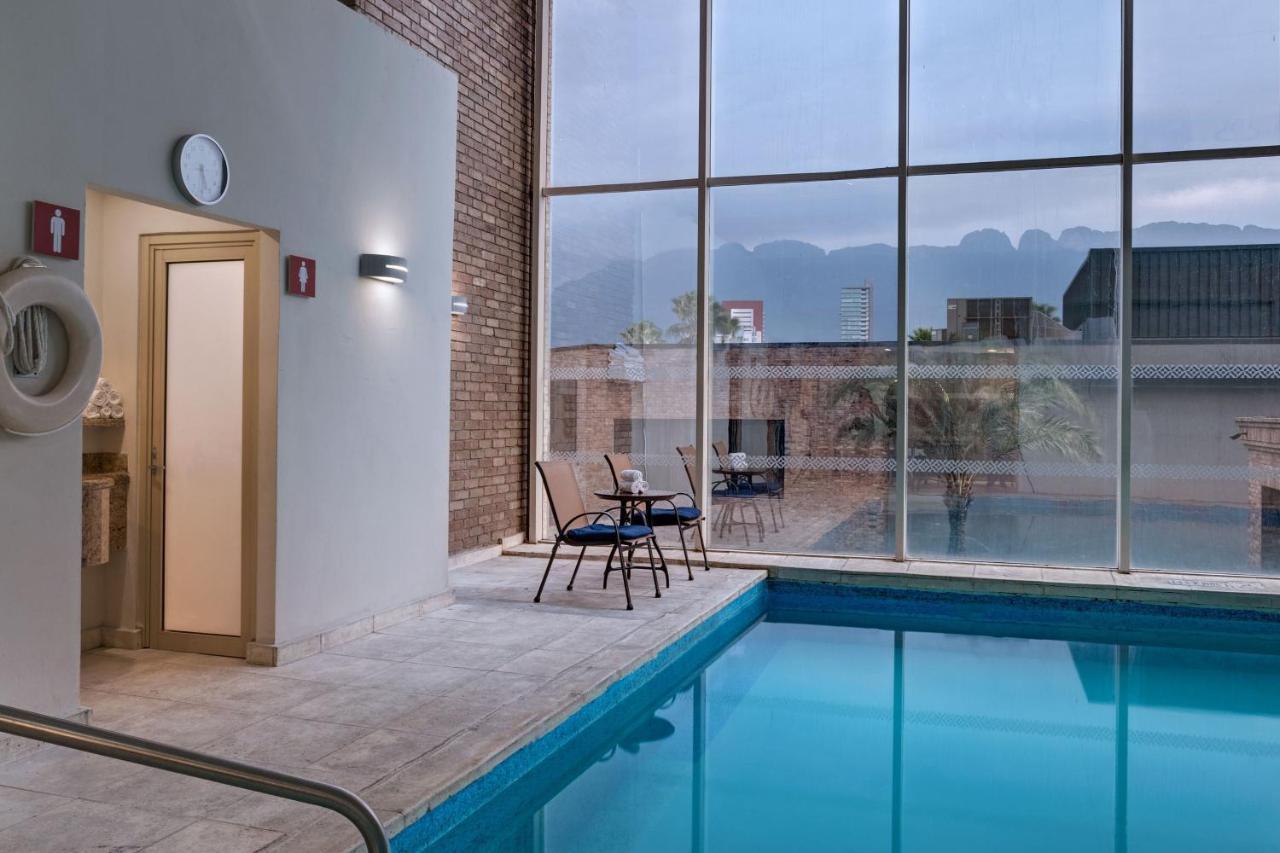 Four Points By Sheraton Galerias Monterrey Extérieur photo The swimming pool at the hotel