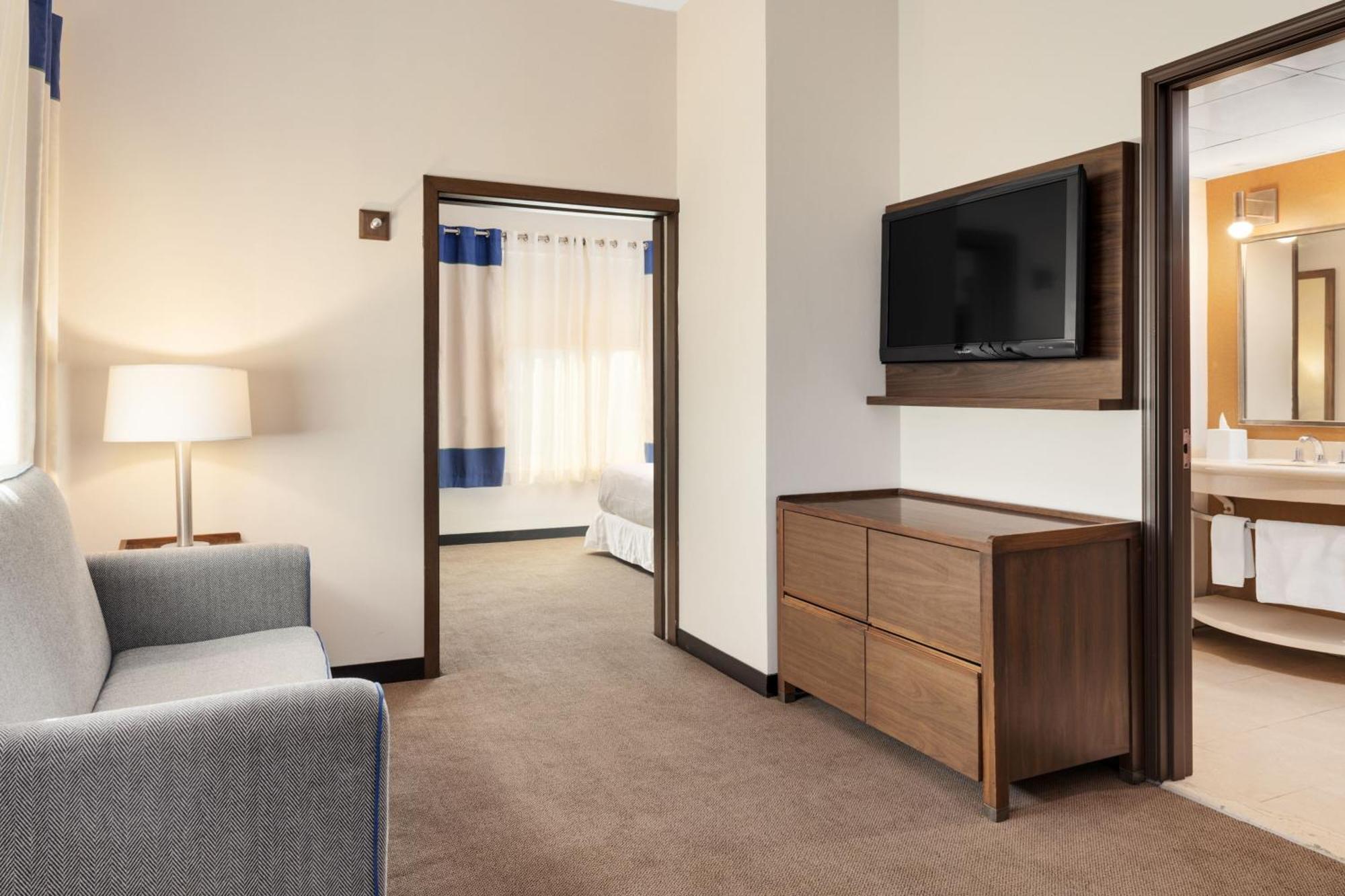 Four Points By Sheraton Galerias Monterrey Extérieur photo A typical suite at the Residence Inn