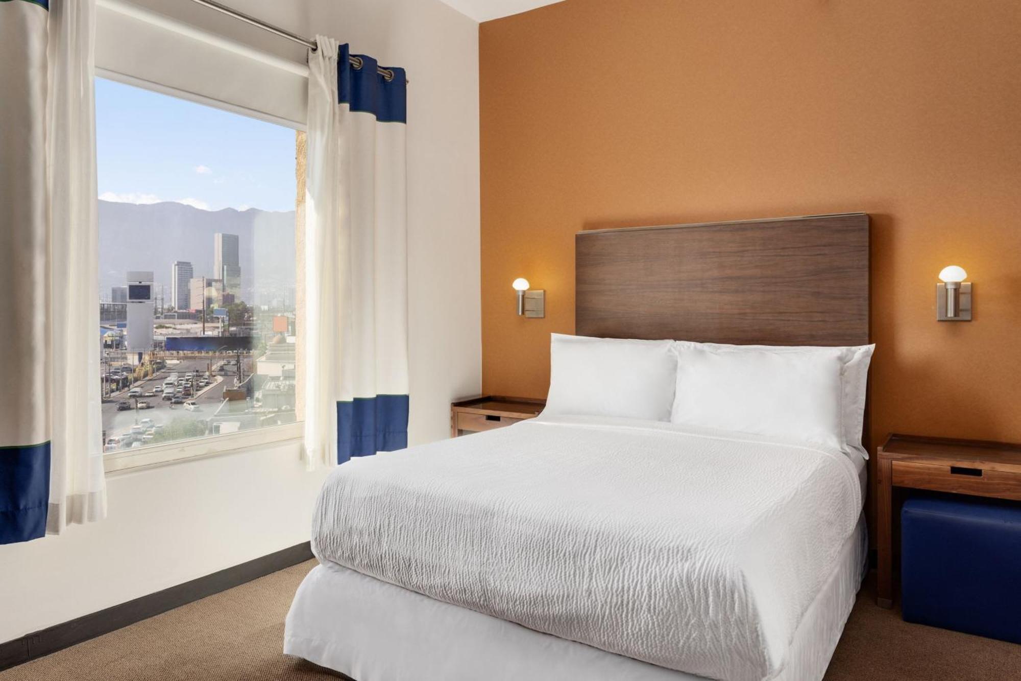 Four Points By Sheraton Galerias Monterrey Extérieur photo A typical bedroom in a Residence Inn