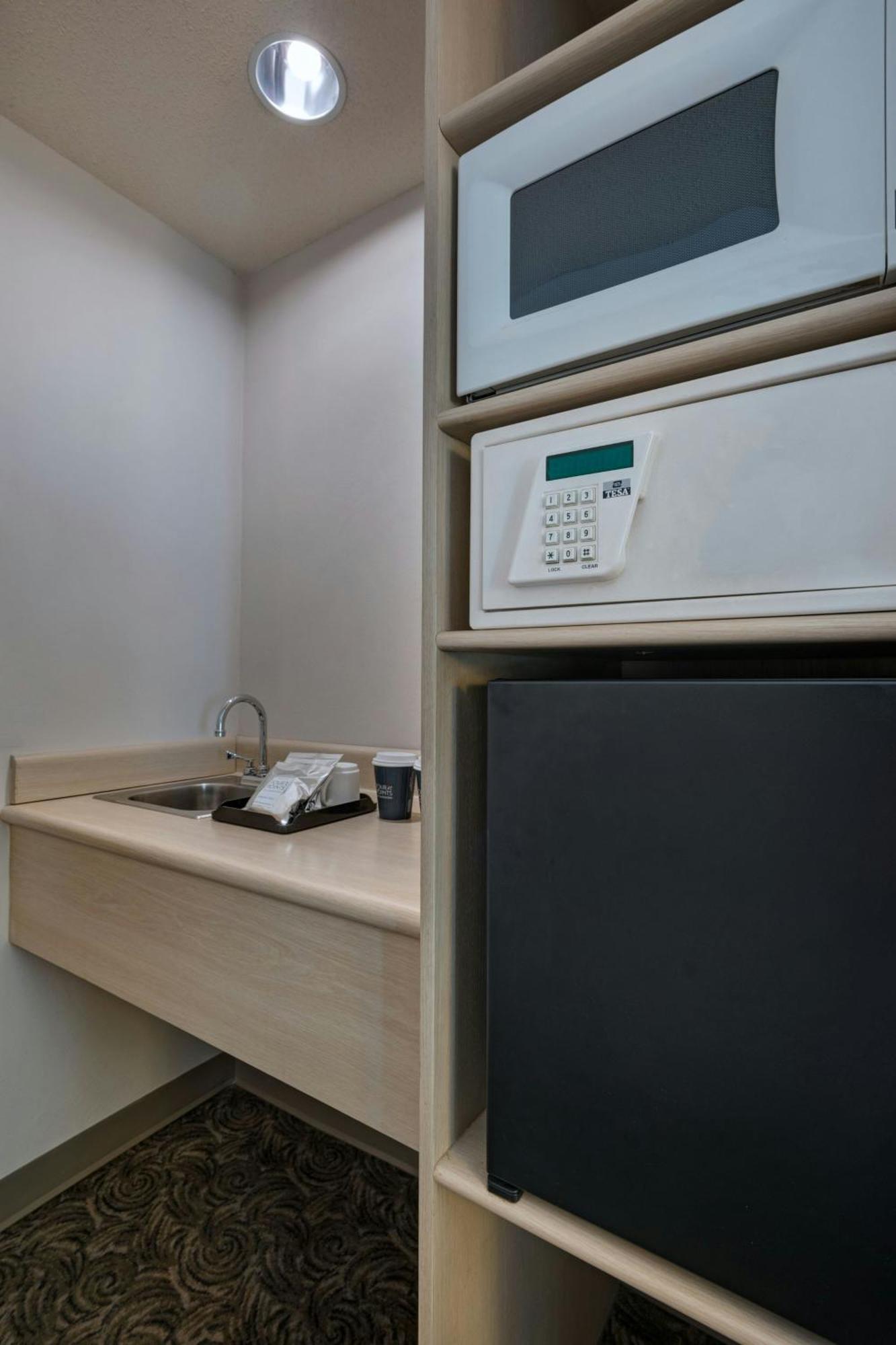 Four Points By Sheraton Galerias Monterrey Extérieur photo A safe in a hotel room